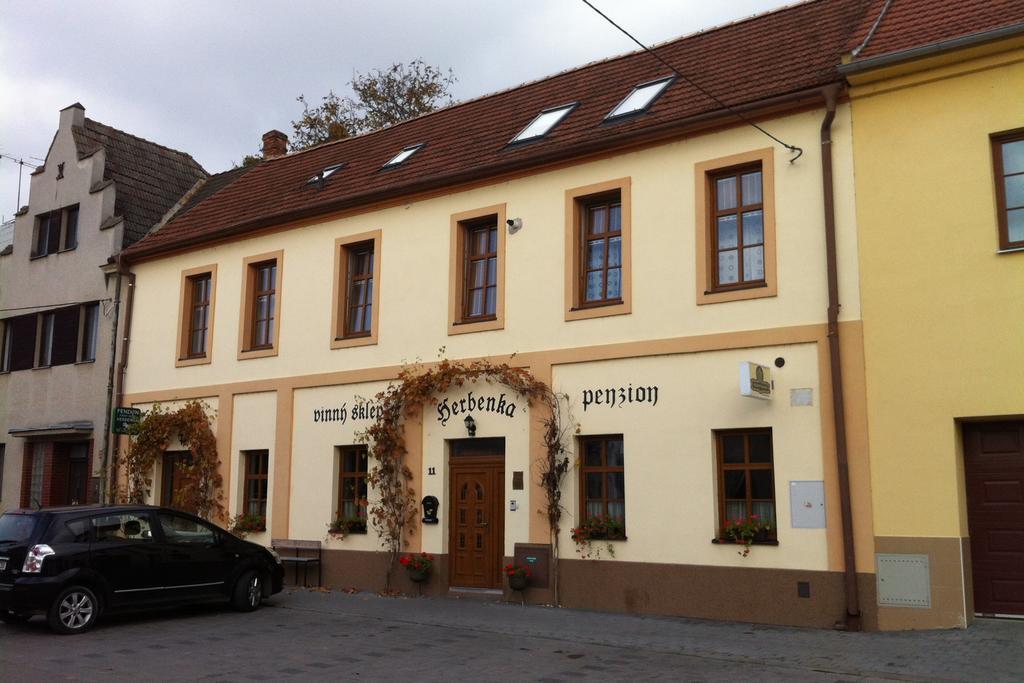 Herbenka Hotel Hustopeče Exterior foto